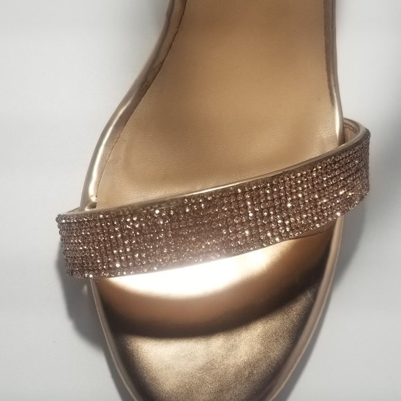 Madden Girl is ready for her closeup - Size 11 - Picture 3 of 11